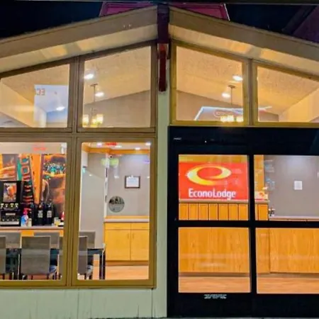 Econo Lodge Inn & Suites